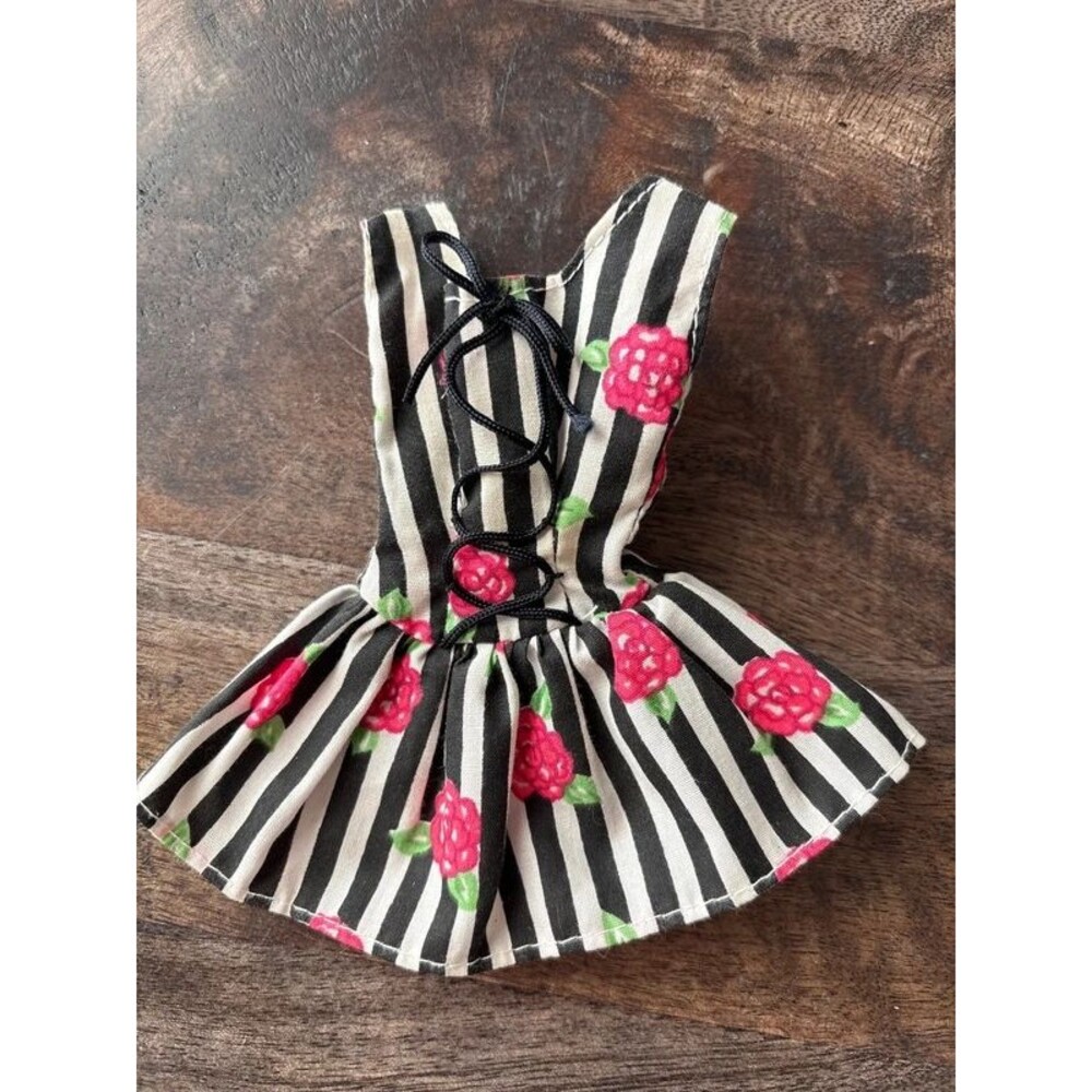 vintage 1994 Barbie Mattel fashion greeting card dress